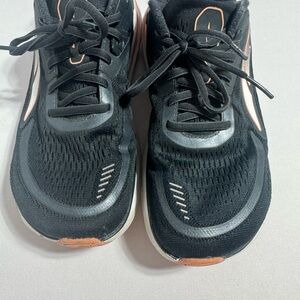 Women’s Altra Paradigm 6 road-running shoes